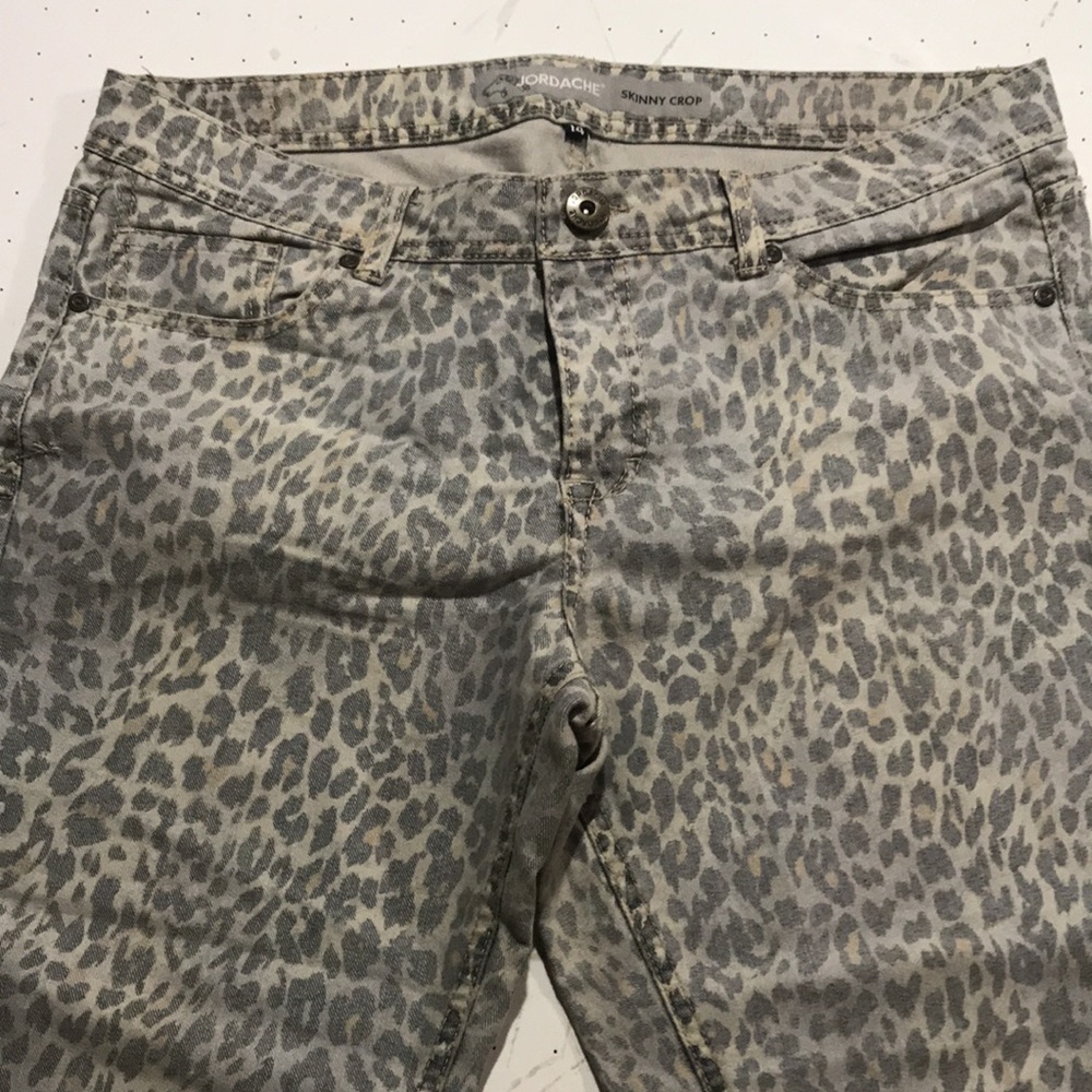 2/14$! Faded Leopard print skinny crop pants